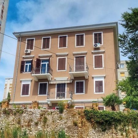 Apartment Lori - Beautiful View Rijeka Exterior photo