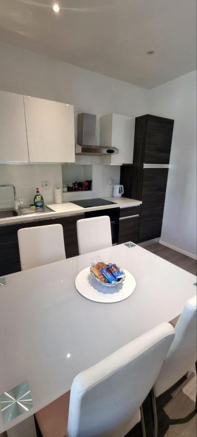 Apartment Lori - Beautiful View Rijeka Exterior photo